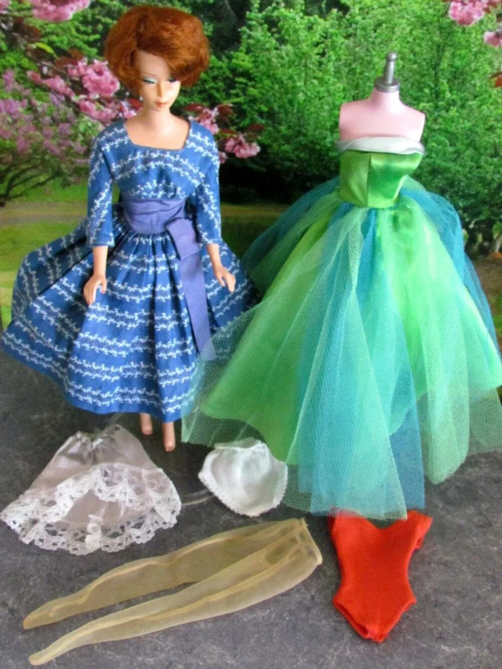 VINTAGE 1961 TITIAN BUBBLE CUT BARBIE LOT, NO GREEN EAR LET'S DANCE, SENIOR PROM